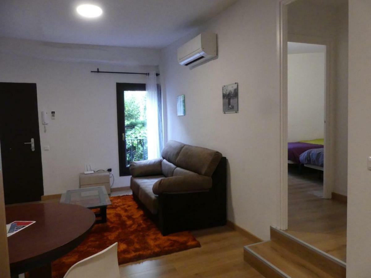 Apt 2 Acollidor Al Centre Historic De Vic Aptgarbi Екстер'єр фото
